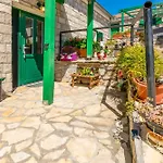 House Moj Mir Holiday home *