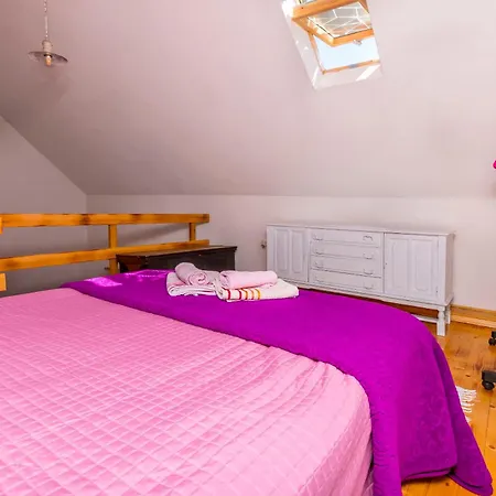 House Moj Mir Nyaraló *